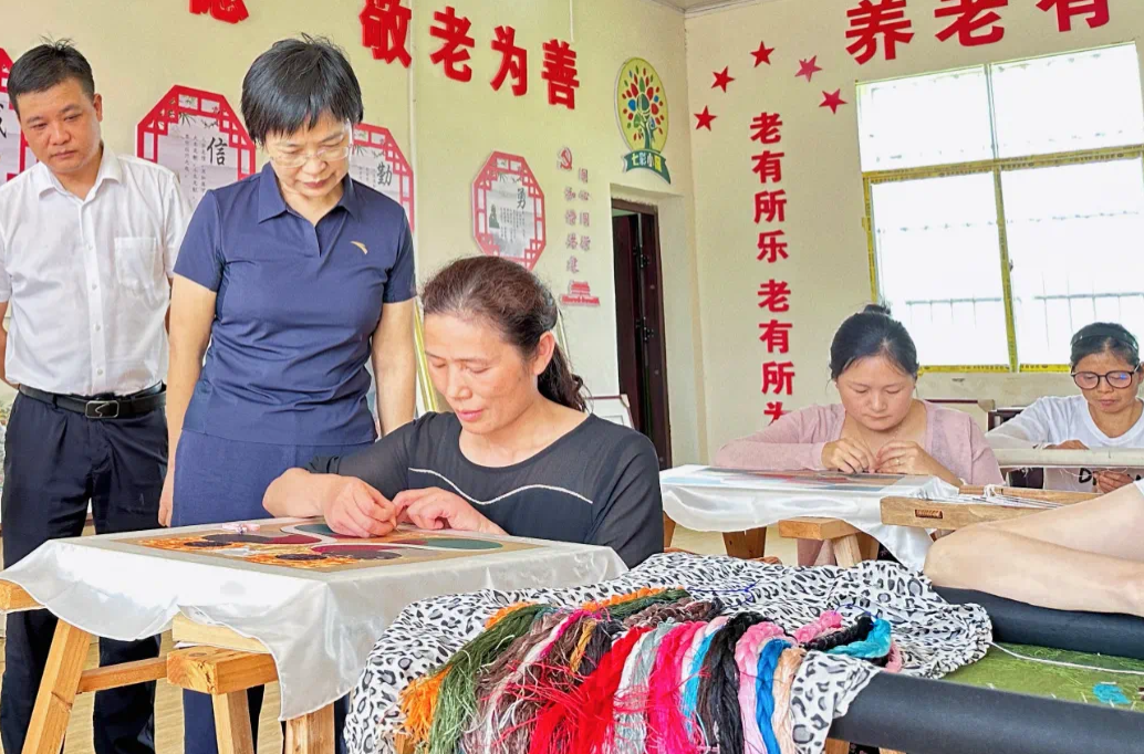 
                                    肖紅梅在孝感調研強調 聚焦婦女和家庭需求 切實把聯系服務婦女群眾的工作做深做實